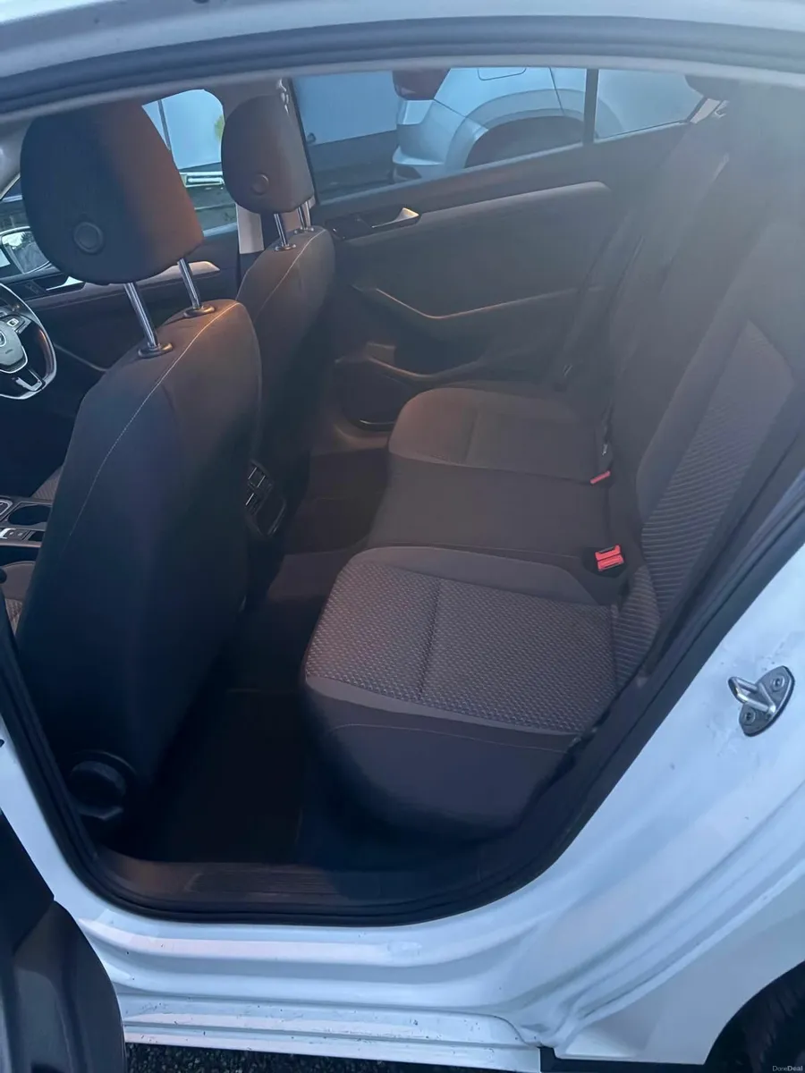 Volkswagen Passat 2016 - Image 3