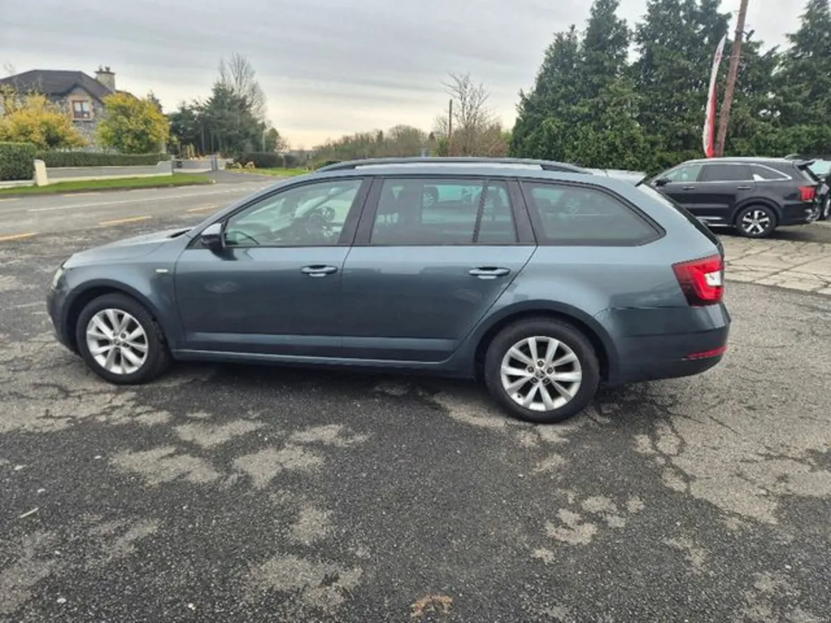 Skoda Octavia 2.0tdi 150HP Soleil Edition (Touring - Image 4