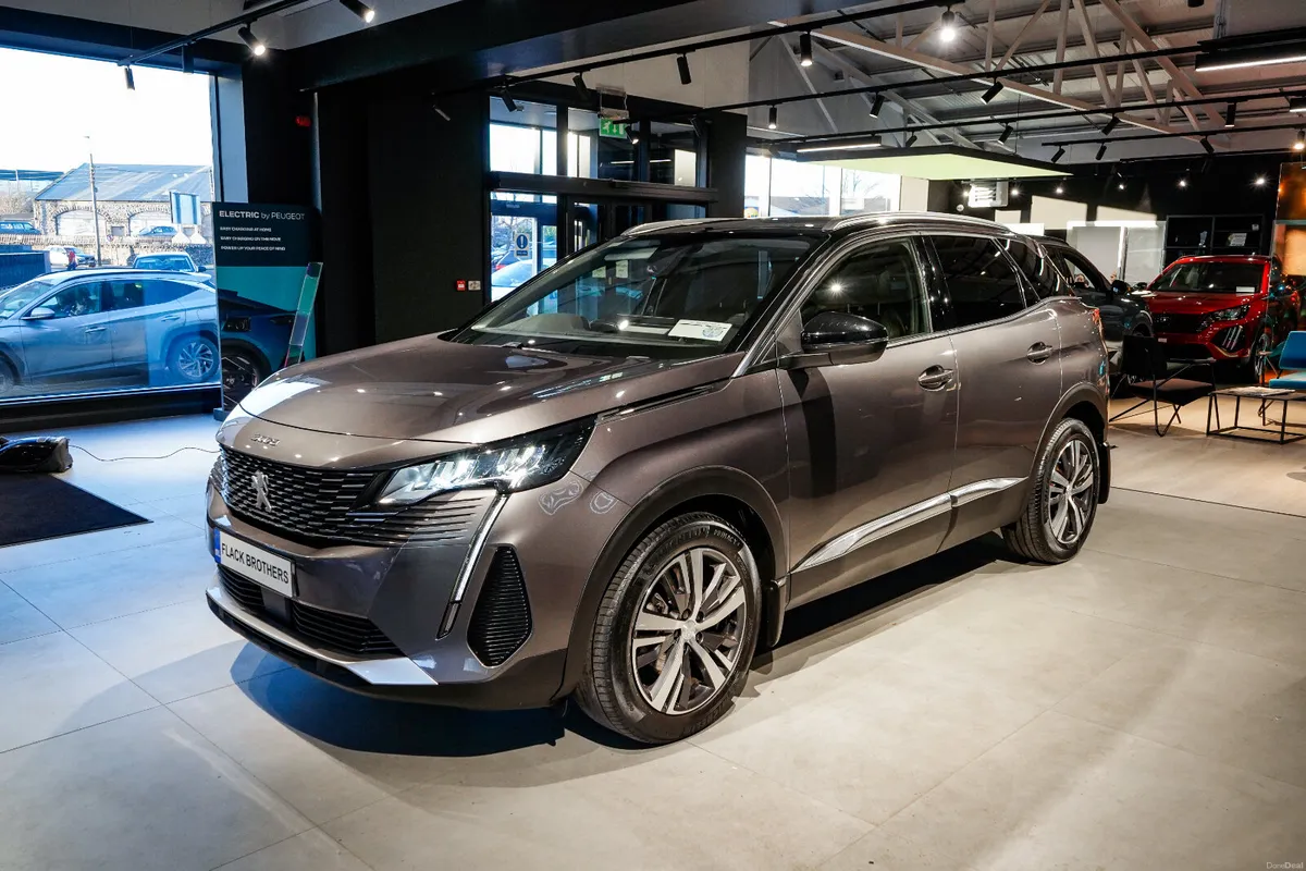 2023 Peugeot 3008 Allure 1.2 PureTech 130bhp - Image 5