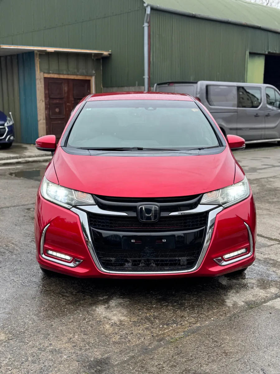 HONDA FIT HYBRID 2018 60000 KM 2 keys High Spec - Image 2