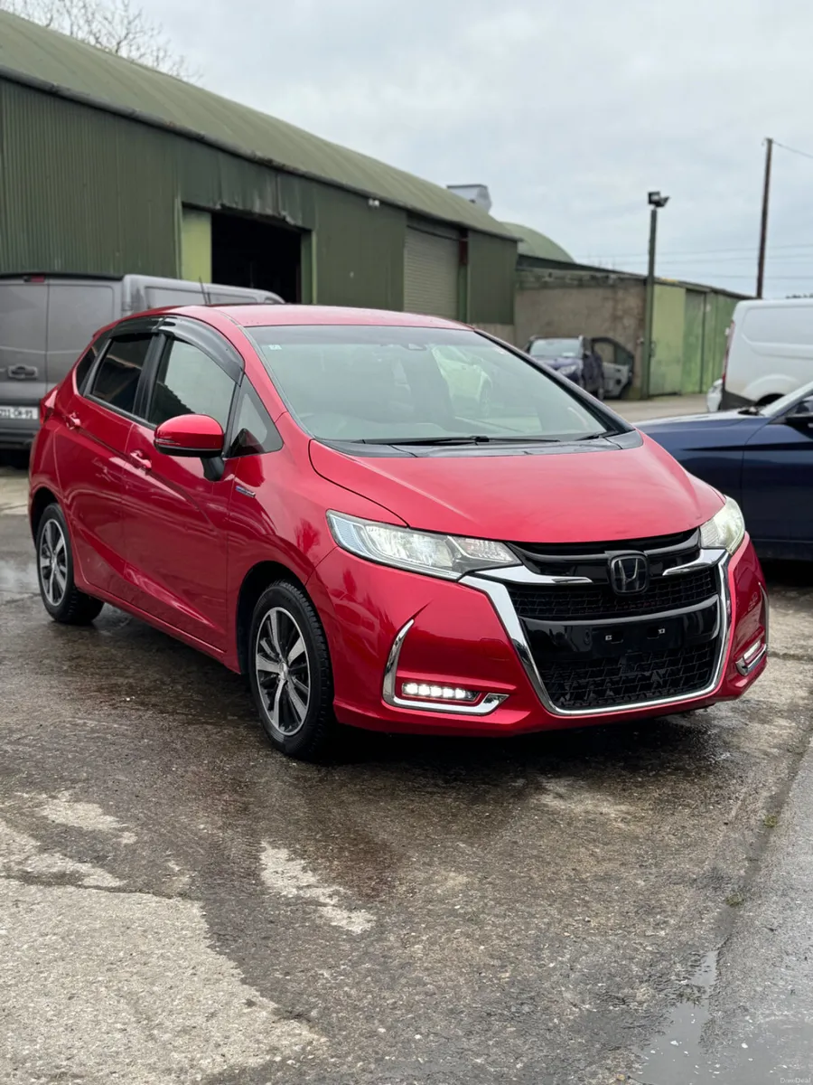 HONDA FIT HYBRID 2018 60000 KM 2 keys High Spec - Image 1