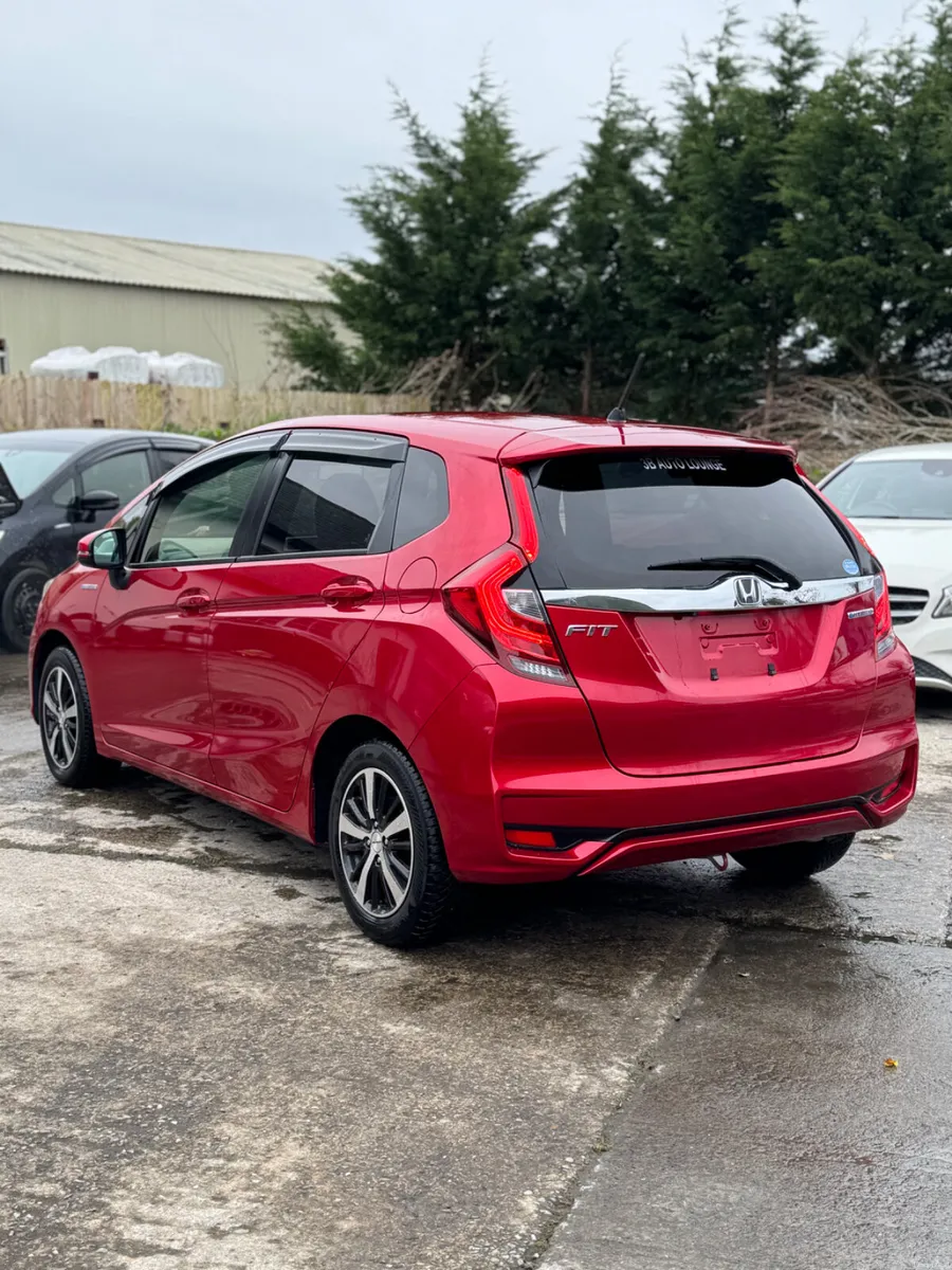 HONDA FIT HYBRID 2018 60000 KM 2 keys High Spec - Image 4
