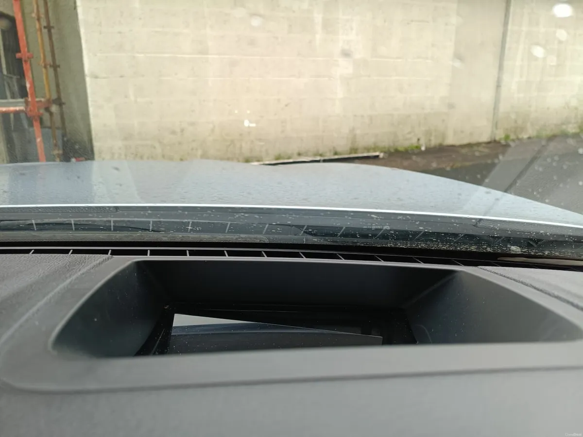 BMW 5-Series 2012 - Image 4