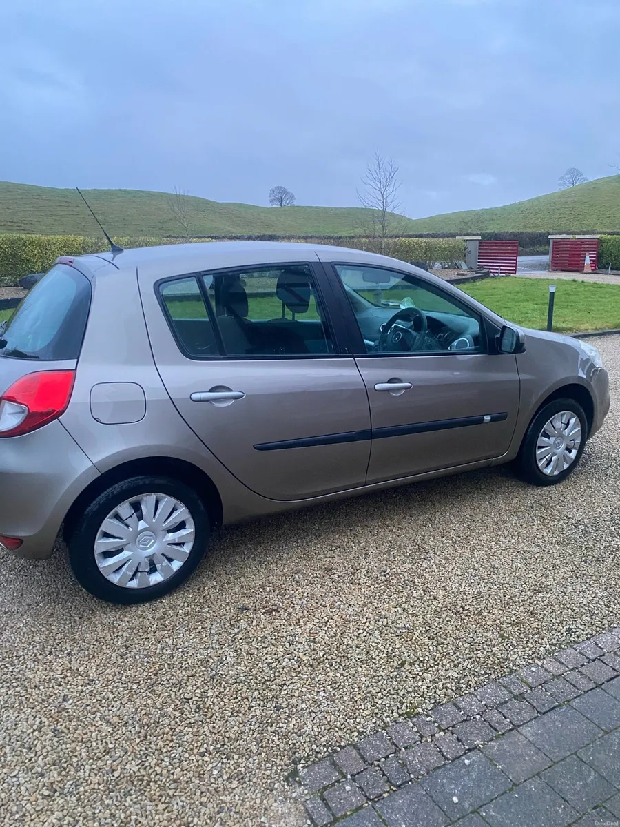 Renault Clio 2010 1.5L Diesel - Image 3