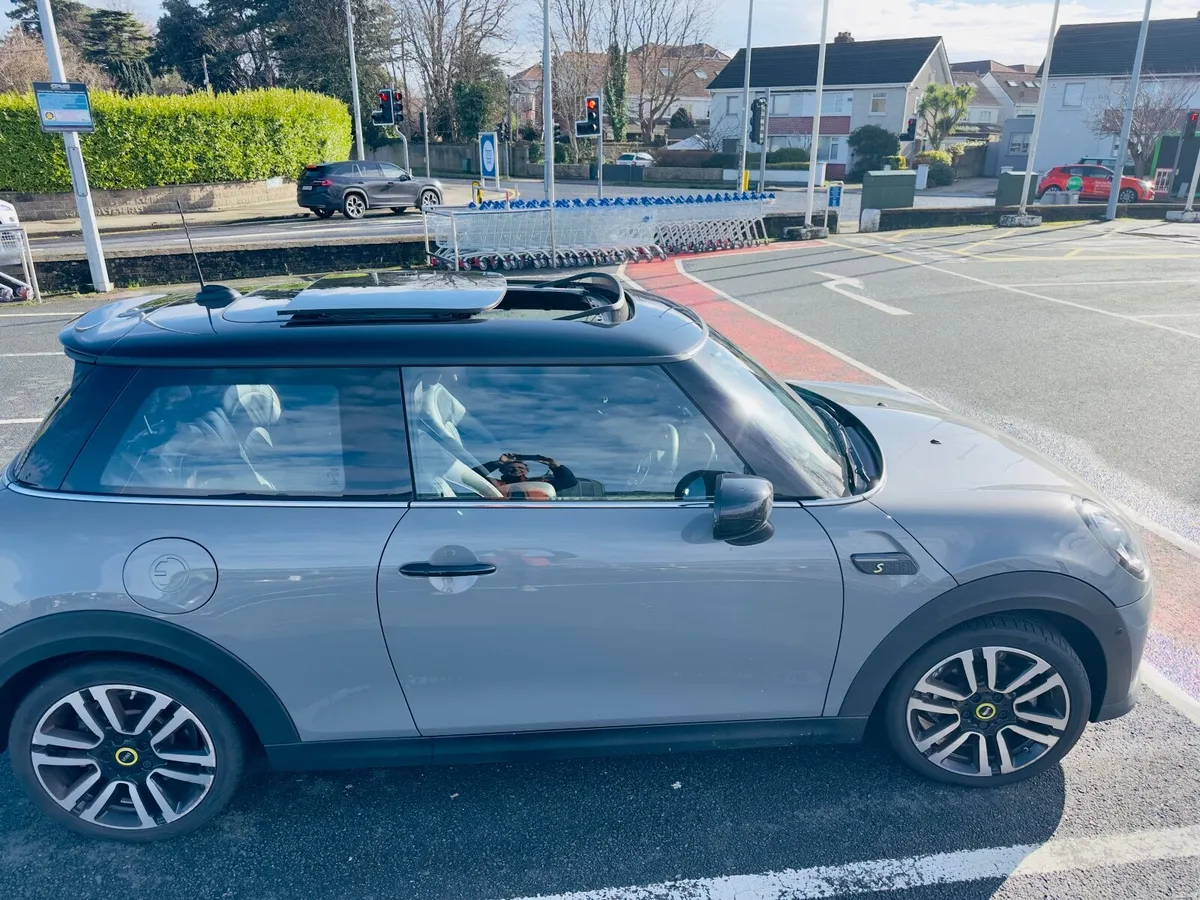 Mini CooperS 2022 Electric- LEVEL 3-16800 km. - Image 2
