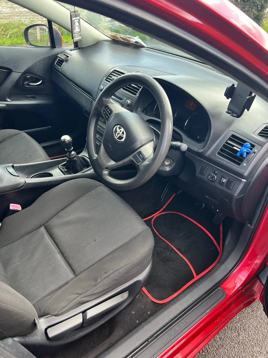 Toyota Avensis 2011 - Image 4