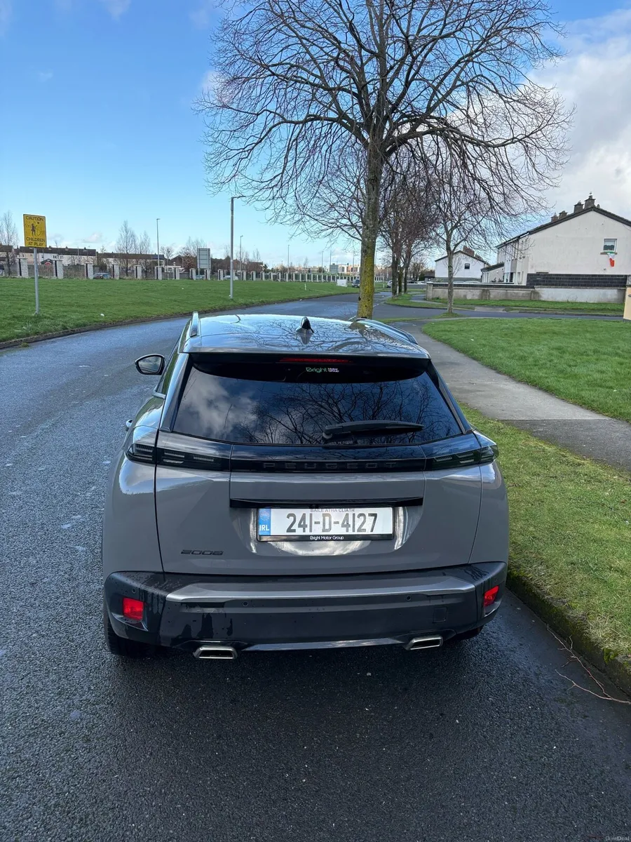 Peugeot 2008 ALLURE 1.2 130bhp - Image 3