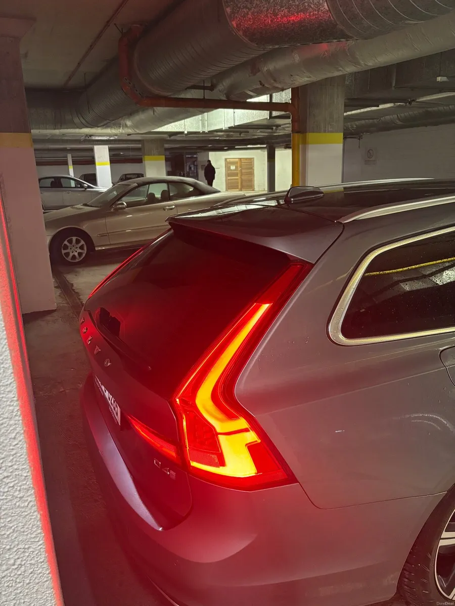 2018 Volvo V90 R-Design Automatic - Image 4