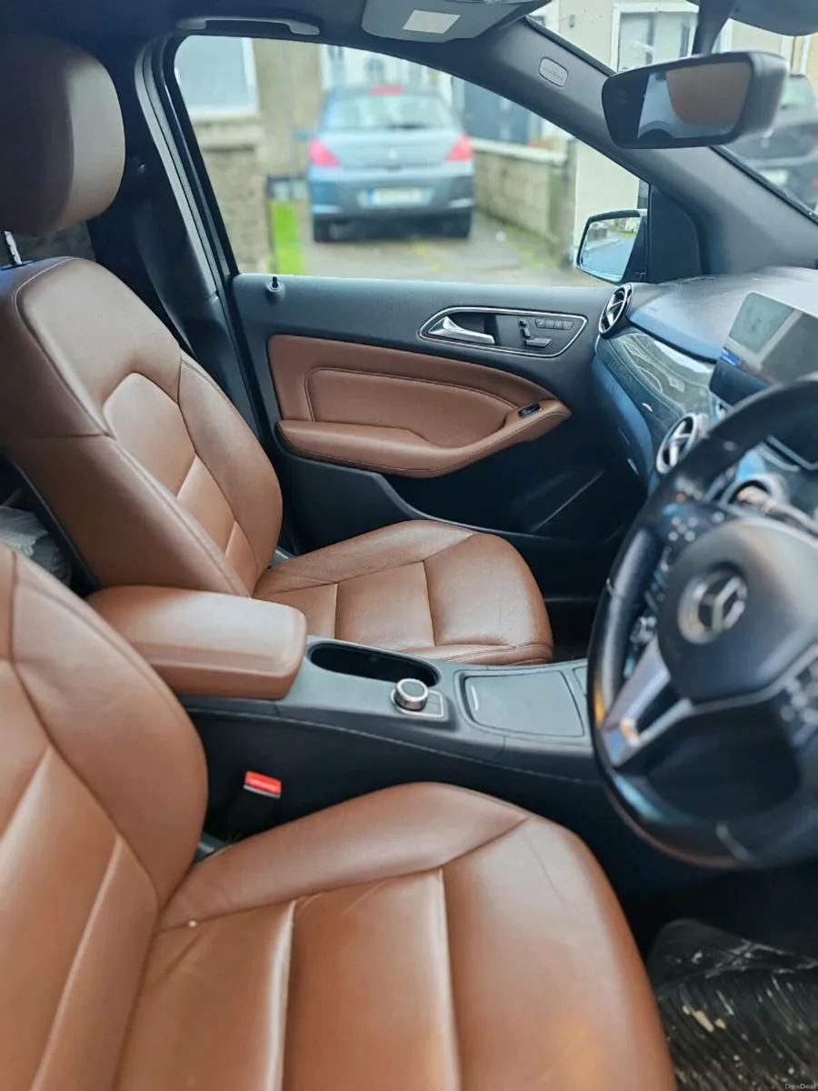 MERCEDES B180 2013 AUTOMATIC - Image 4