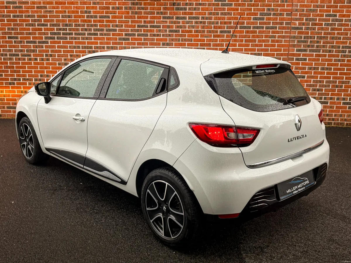 Renault Clio 2016 Apple car play + reverse camera - Image 2