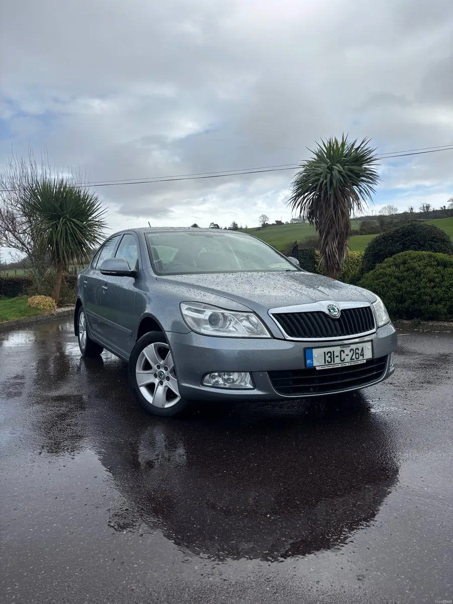 2013 Skoda Superb (only 100,000km) - Image 1