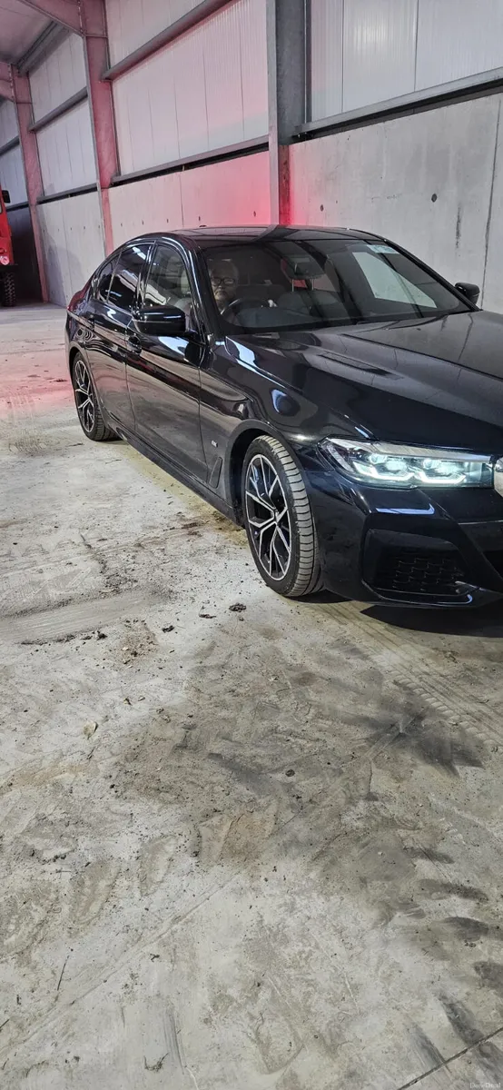 BMW 5-Series 2023 - Image 2