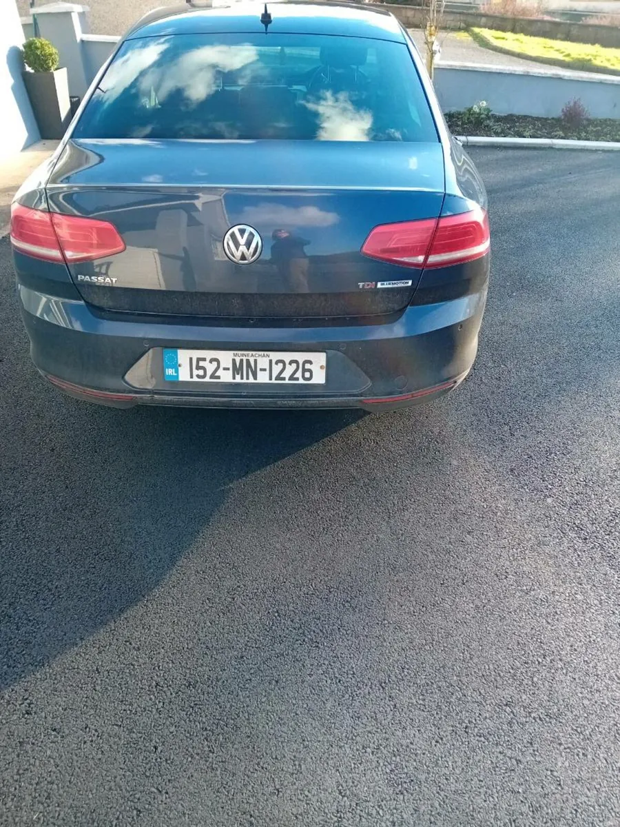 Volkswagen Passat 2015 - Image 2