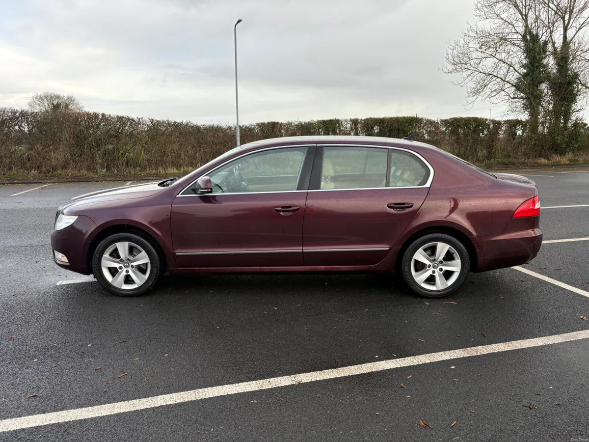 Skoda Superb 2013 - Image 4
