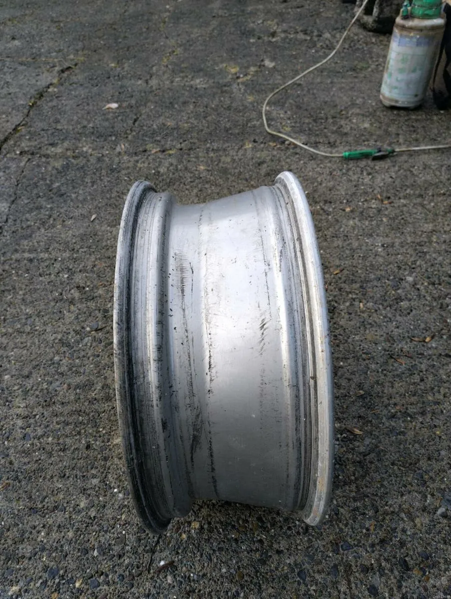 Alloy Wheel 215/45 R18 peugeot - Image 2