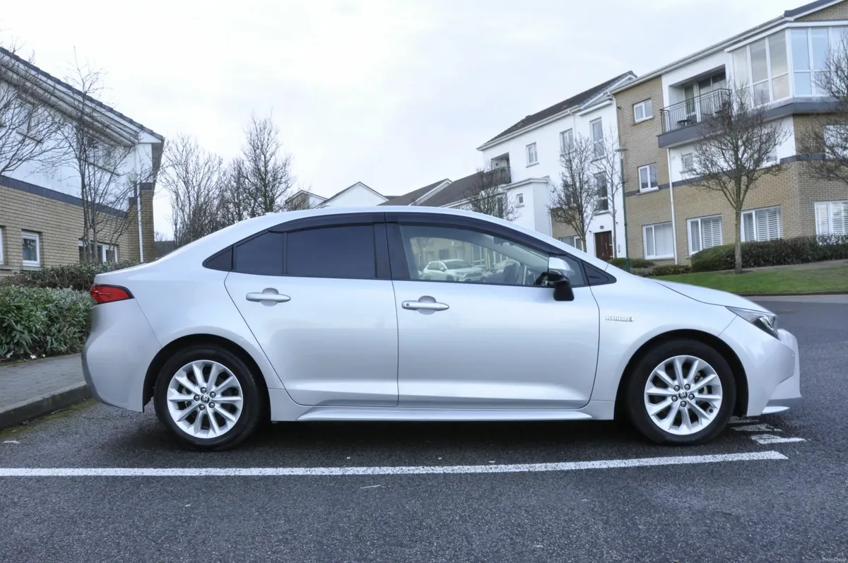 Toyota Corolla 2020 Hybrid - Image 2