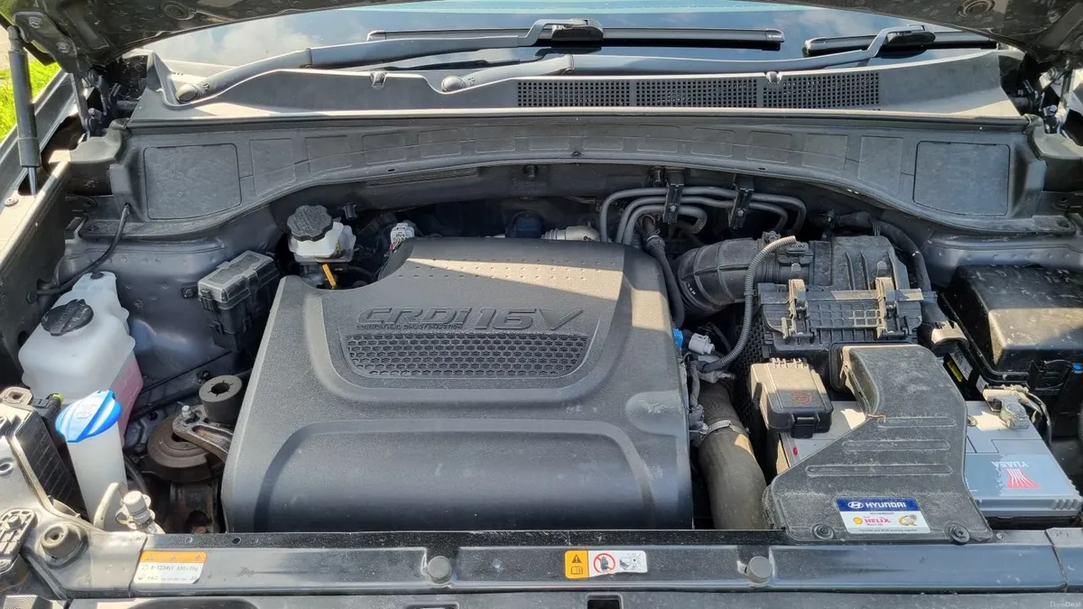 Hyundai Santa Fe AWD AUTO - Image 4