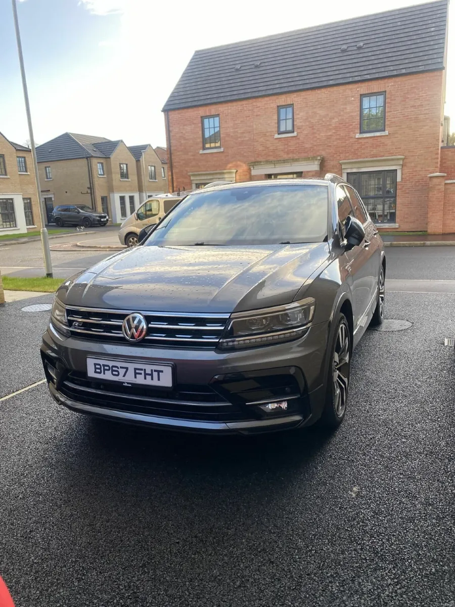 R-LINE_ VW Tiguan 2.0 TDI 4Motion R-LINE 5dr DSG - Image 2