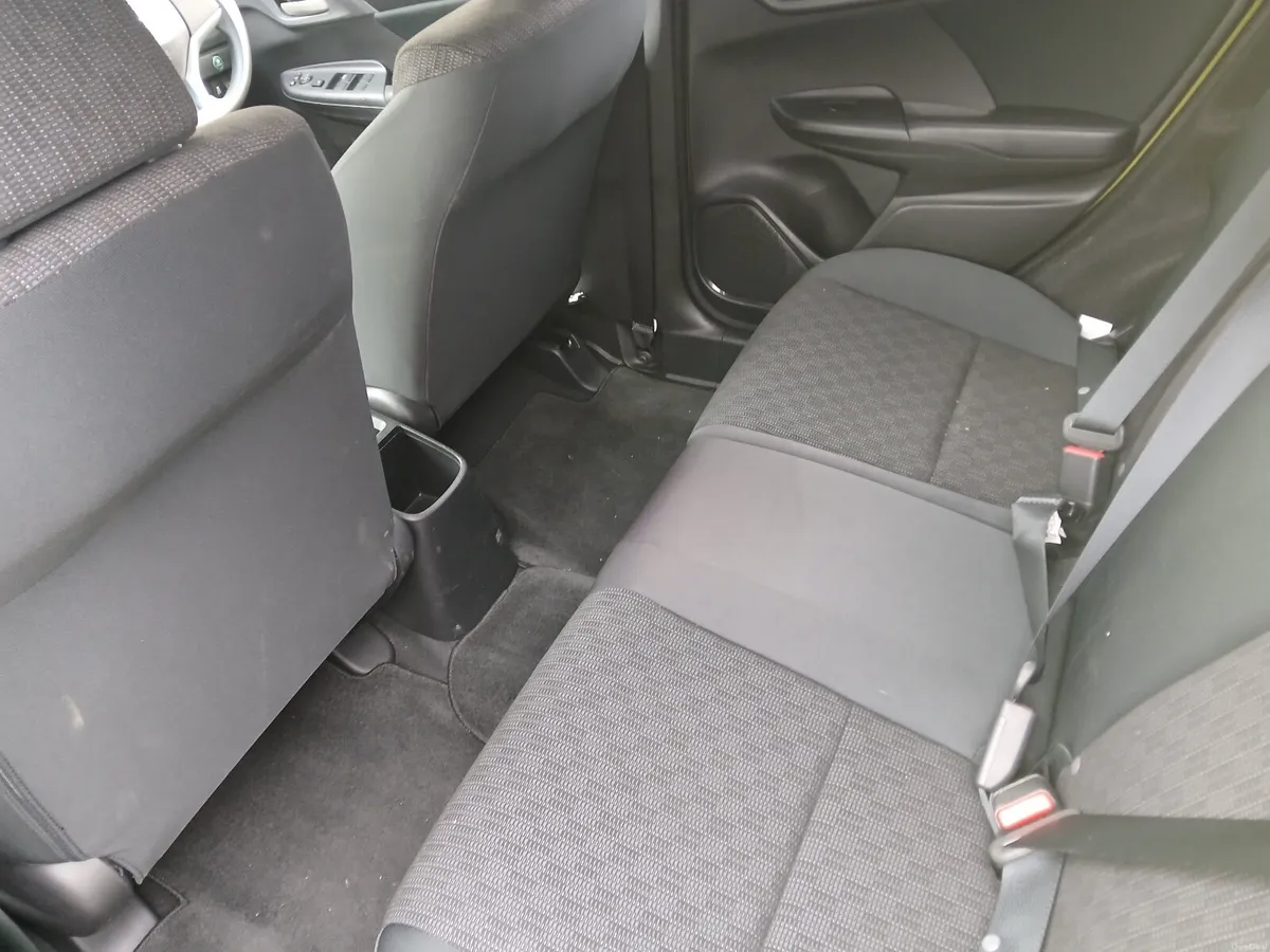 Honda Fit 2013 - Image 2