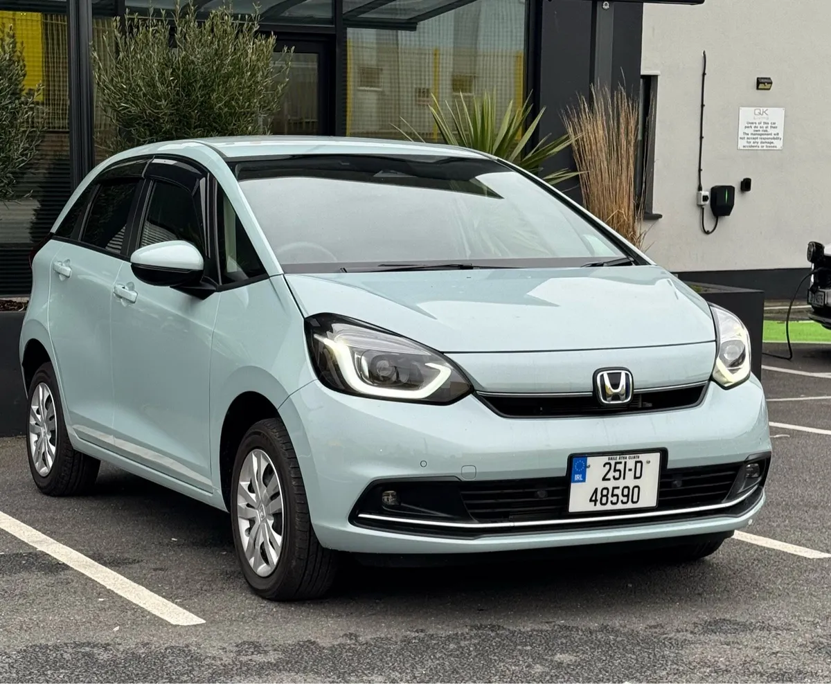 Honda Fit 2025 1.5 Hybrid 4WD - Image 3