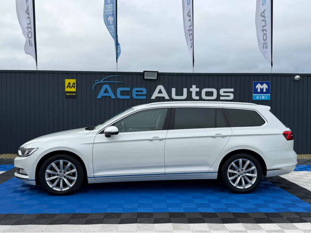 Volkswagen Passat HIGHLINE - 2.0L DIESEL - AUTO - - Image 4