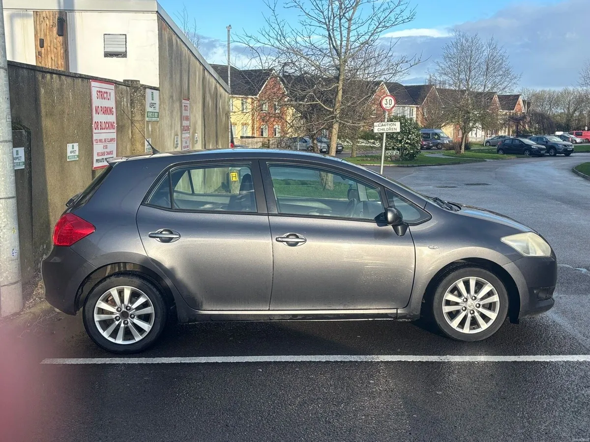 Toyota auris fresh nct €2500 Ono - Image 1