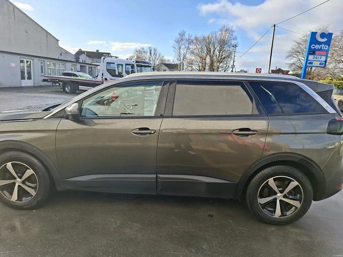 201 peugeot 5008 7 seater jeep - Image 4