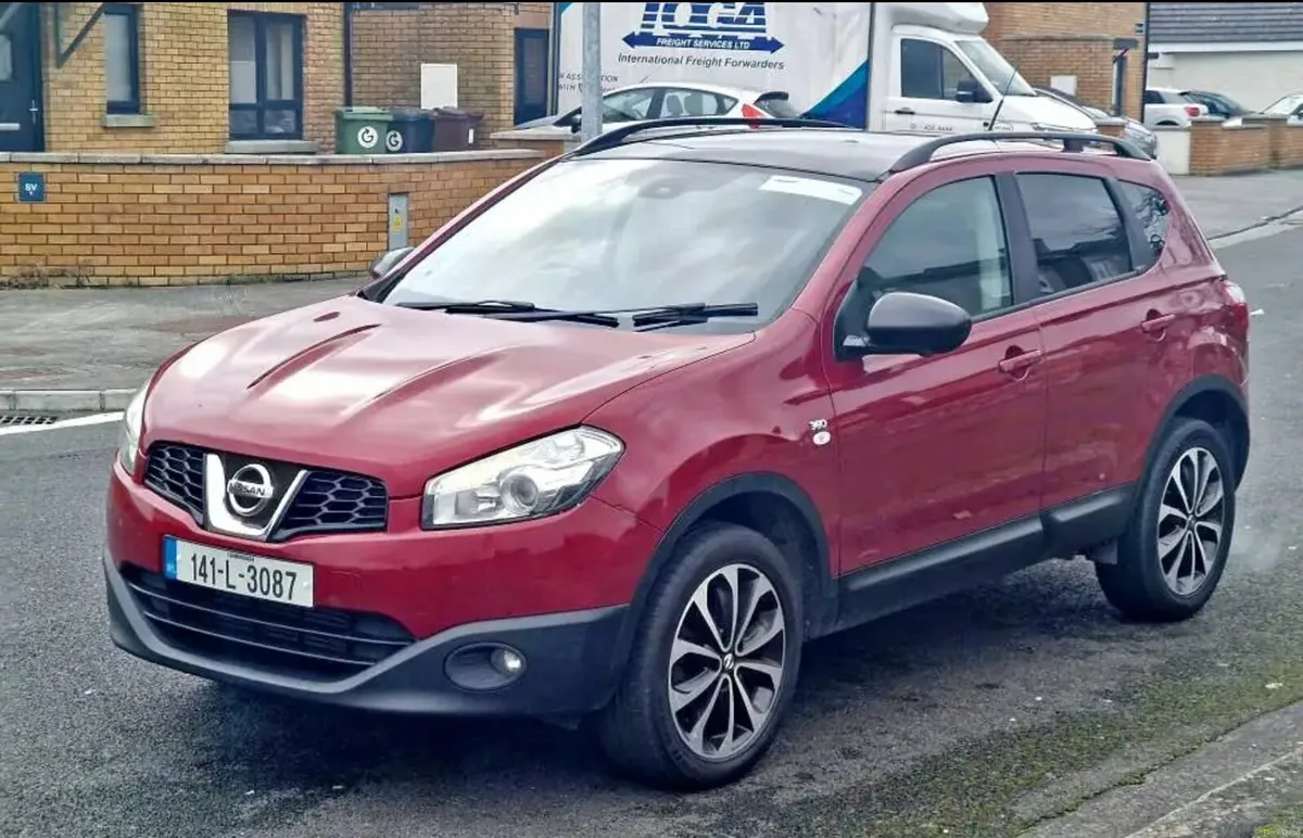 2014 Nissan Qashqai 360 cam Highest spec pan roof - Image 1