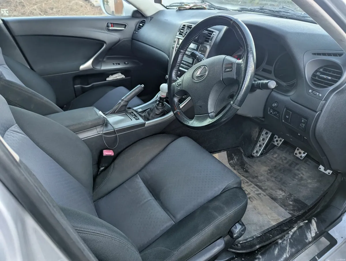 Lexus IS250 Manual - Image 4