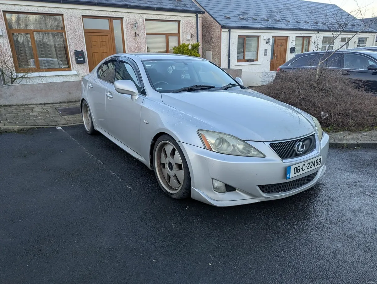 Lexus IS250 Manual - Image 2