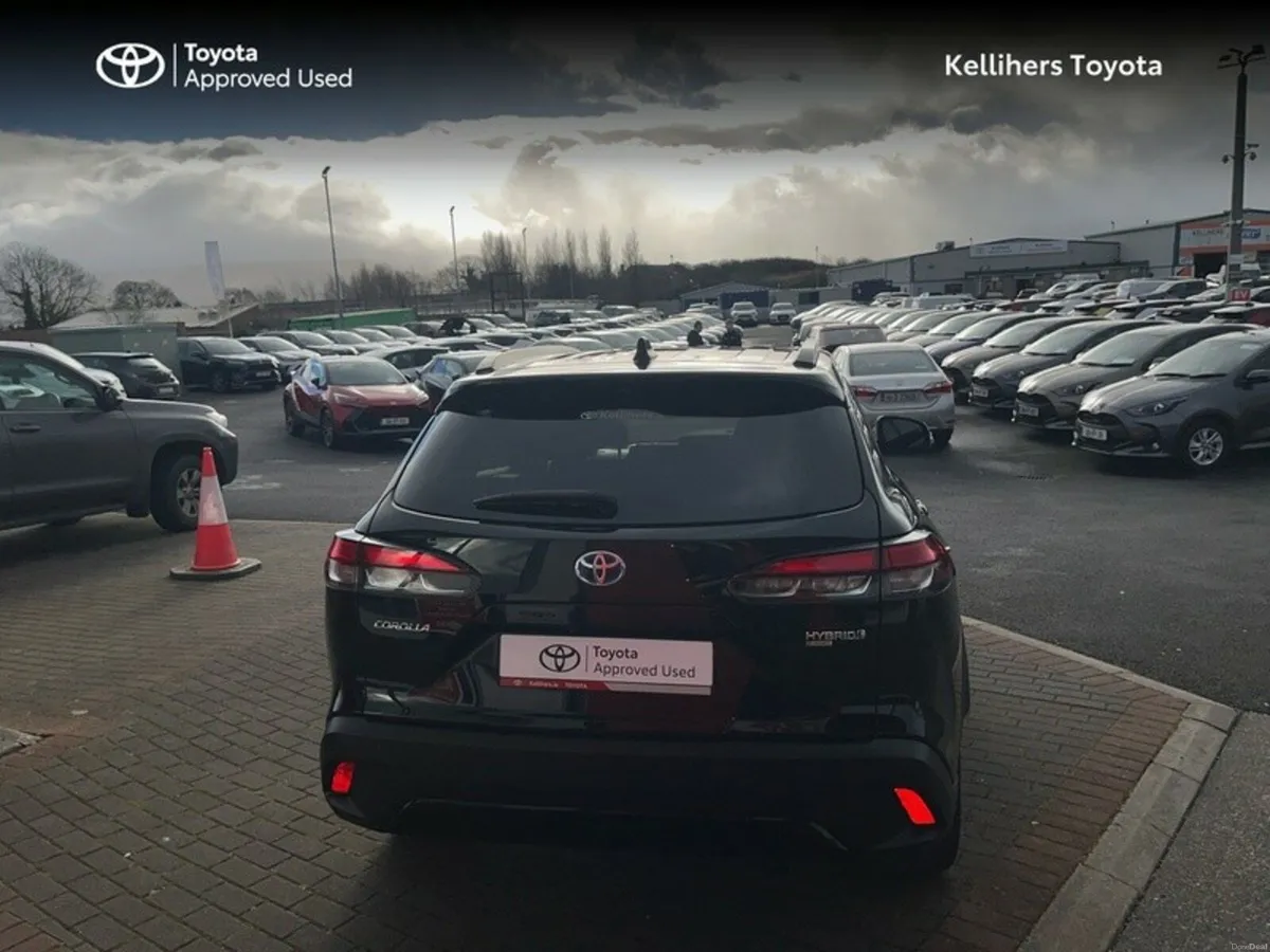 Toyota Corolla Cross HYBRID ELECTRIC SPORT - Image 4