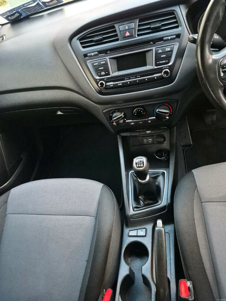 2017 Hyundai i20 - Image 2