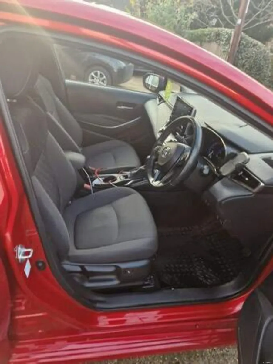 231 Toyota Corolla hybrid luna - Image 3