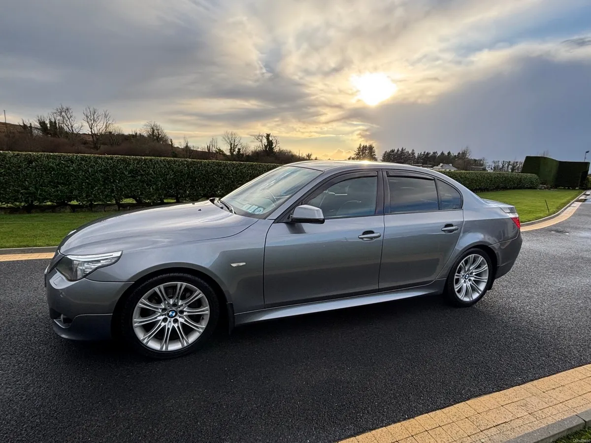 BMW 5-Series 2010 - Image 4