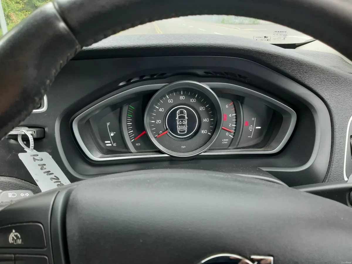 Volvo V40 2012 - Image 3