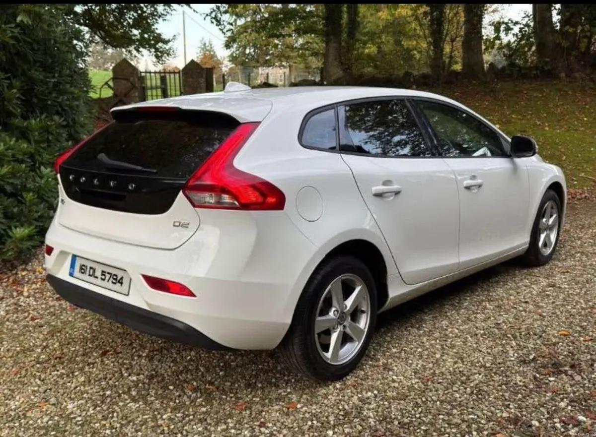 Volvo V40 D2 - Image 2