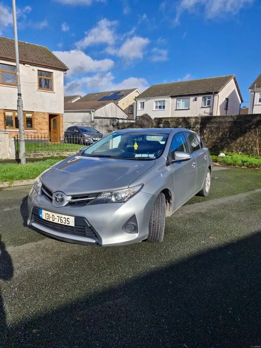 2013 Toyota Auris - Image 2