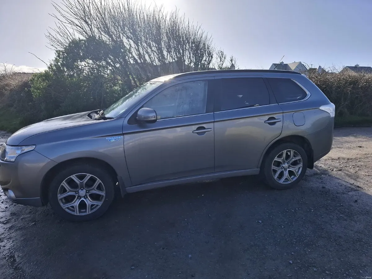 Mitsubishi Outlander 2014 - Image 2