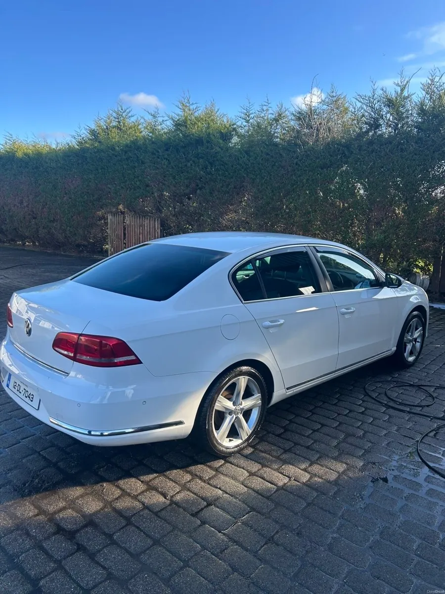 2012 Volkswagen Passat - Image 2