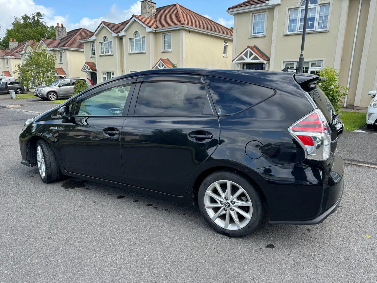 Toyota Prius 2015 | Facelift | 7 seater - Image 2
