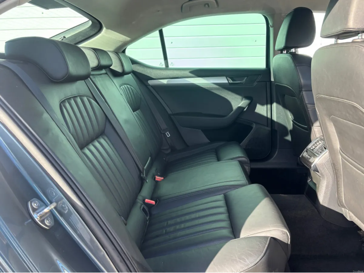 Skoda Superb AUTO 1.6 TDI SE TECHNOLOGY 1 120PS 5D - Image 4