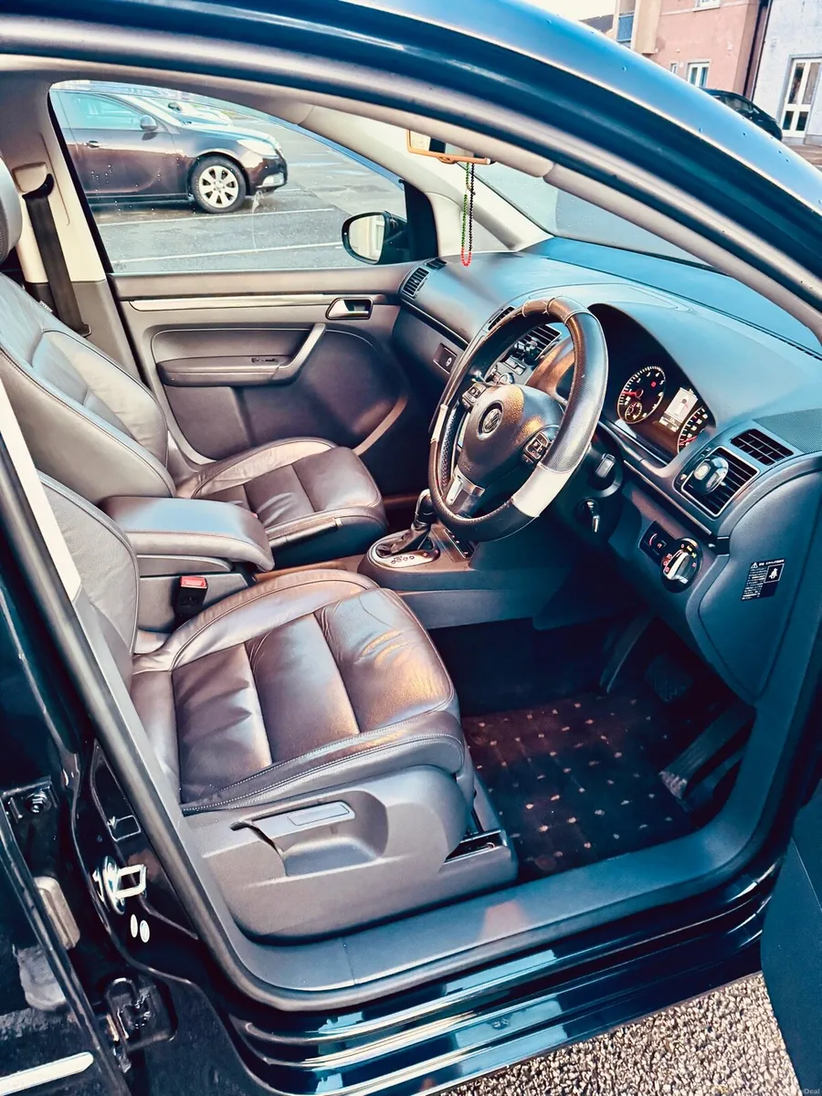 2013 Volkswagen Touran 1.4 petrol automatic - Image 4