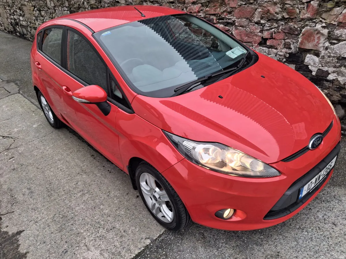 Ford Fiesta 2010 - Image 2