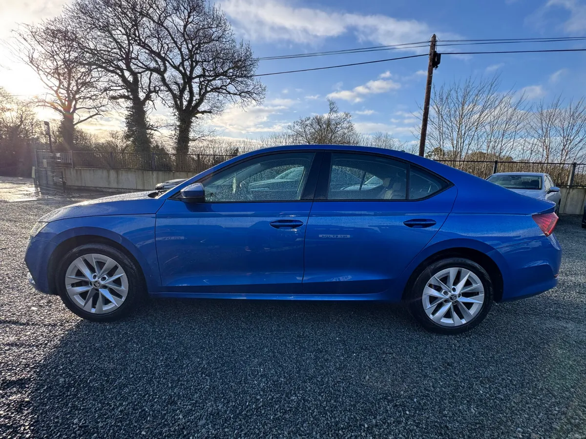 Skoda Octavia 2021 2.0 TDI 115 BHP RS BLUE - Image 4