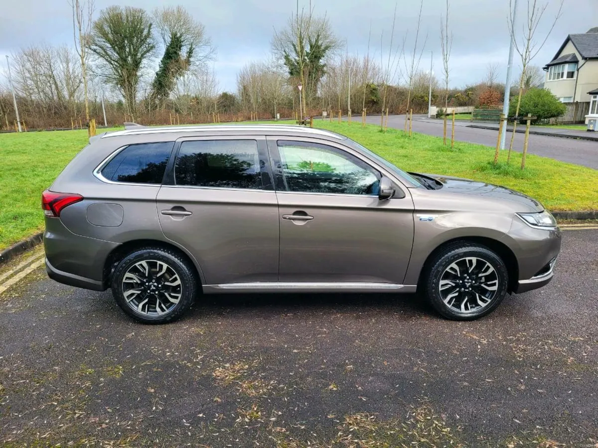 152 Mitsubishi Outlander 2.0 PHEV - Image 3