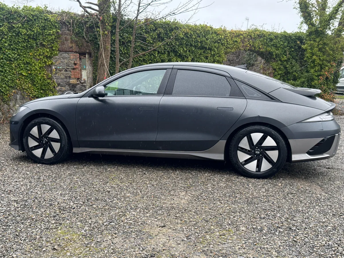 2023 Hyundai IONIQ 6 Signature - Image 4