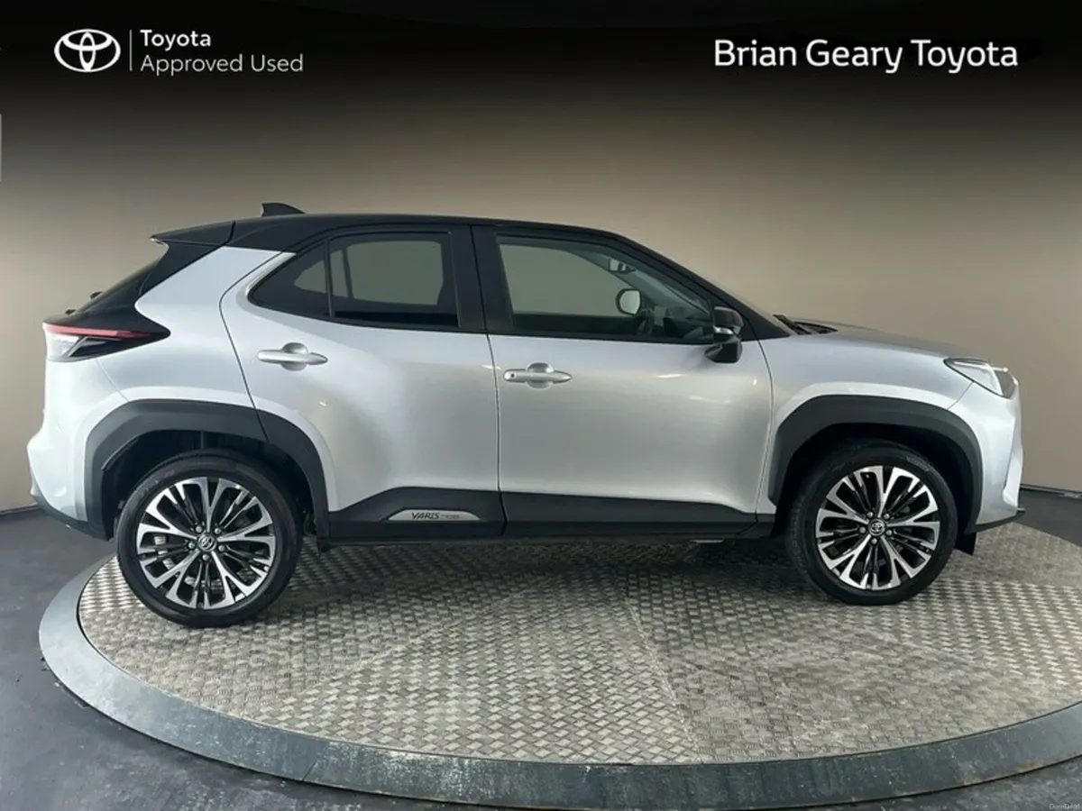 Toyota Yaris Cross HYBRID SOL - Image 3
