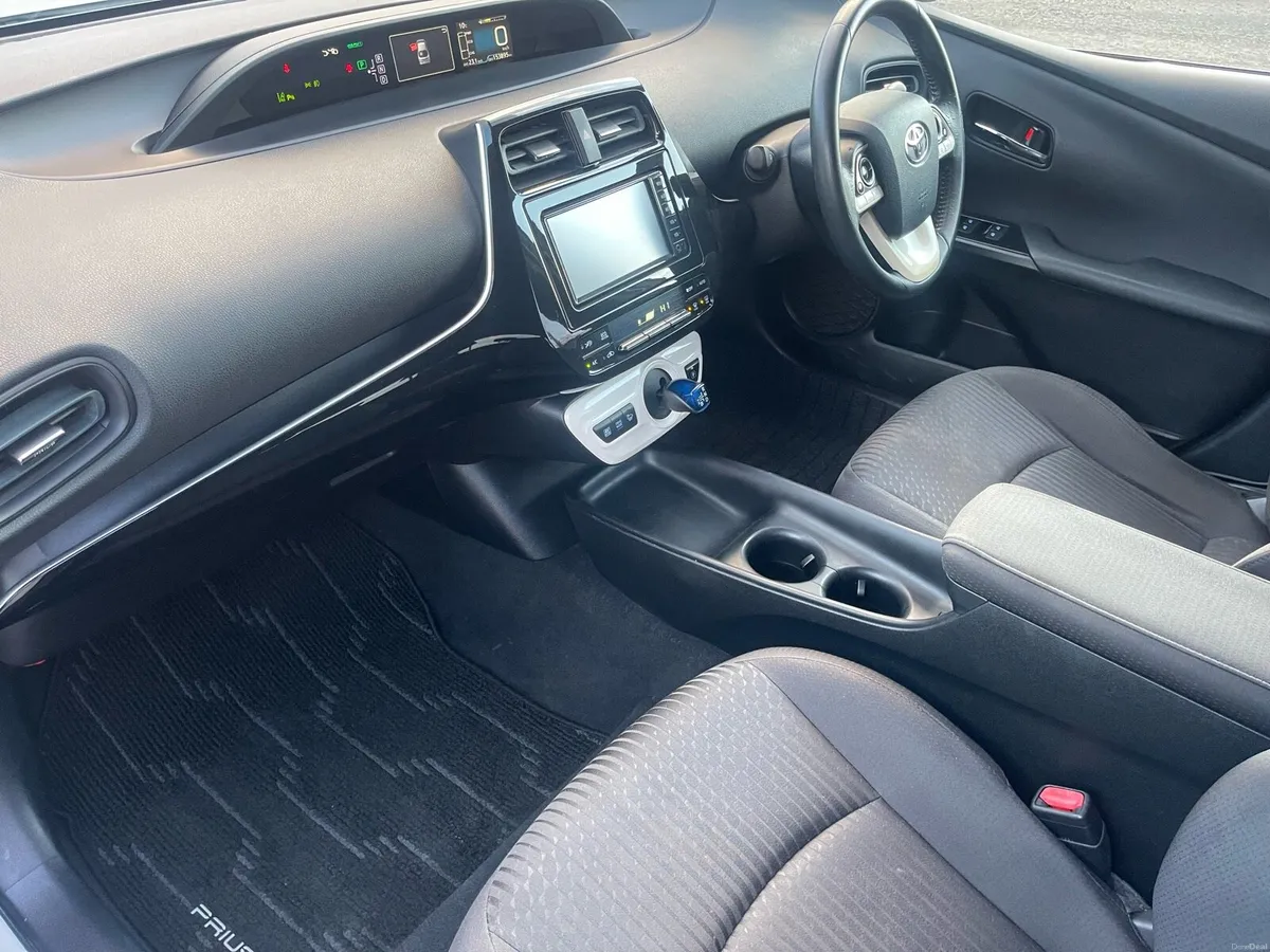 Toyota Prius - Image 4