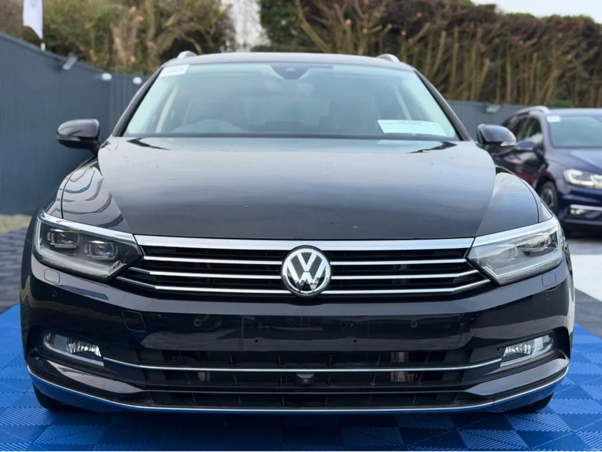 Volkswagen Passat HIGHLINE PREMIUM - 2.0L DIESEL - - Image 3