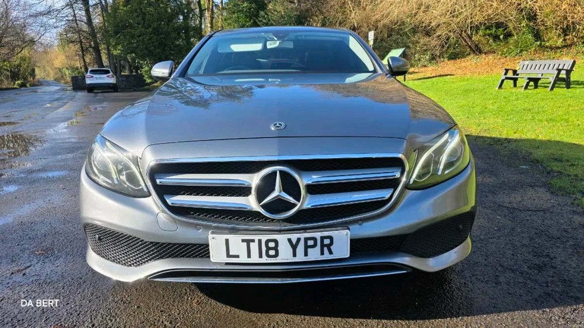 MERCEDES BENZ  E220D - Image 2